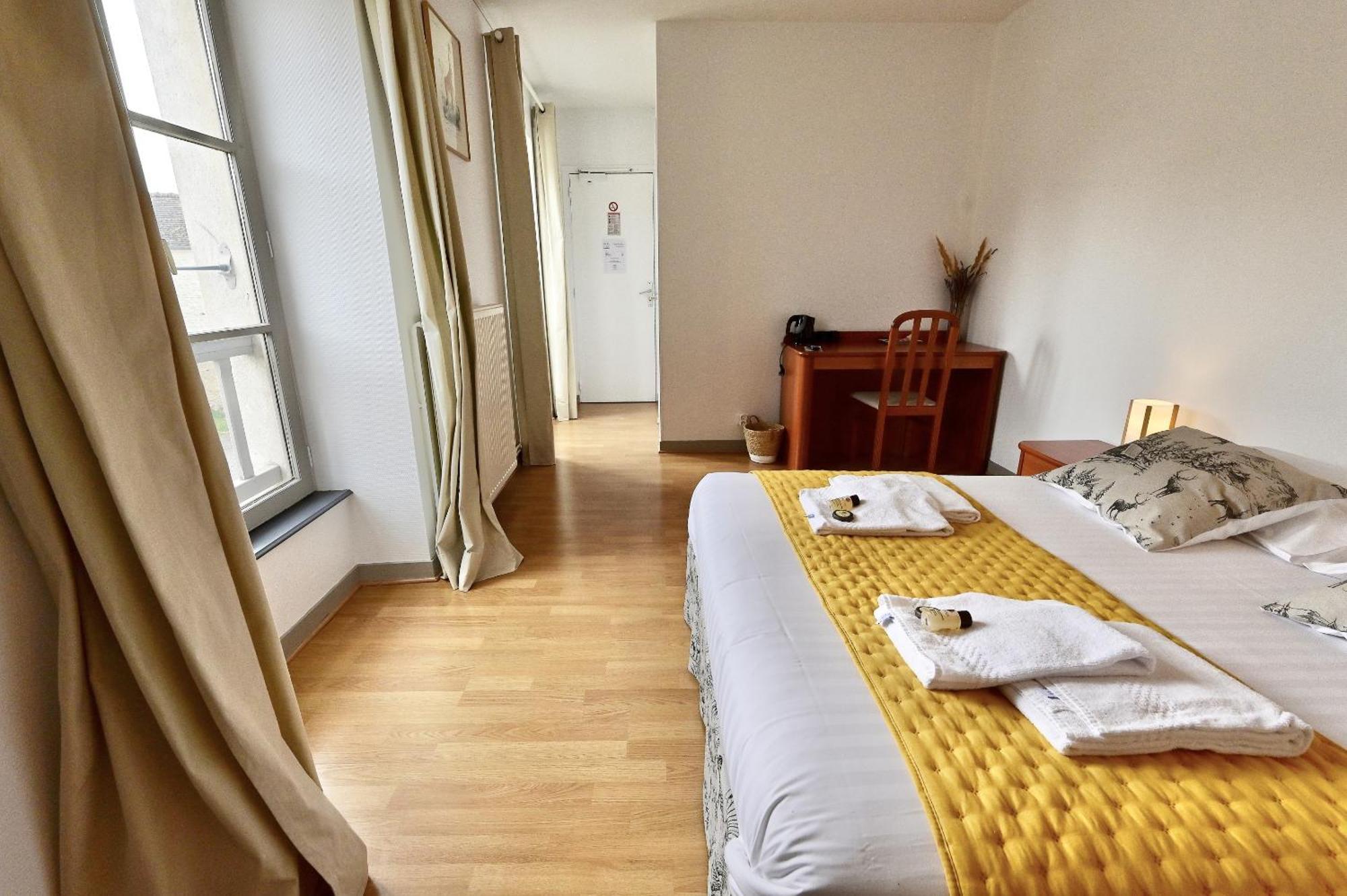 Hotel La Cuisine Des Lulus Montainville  Exteriör bild