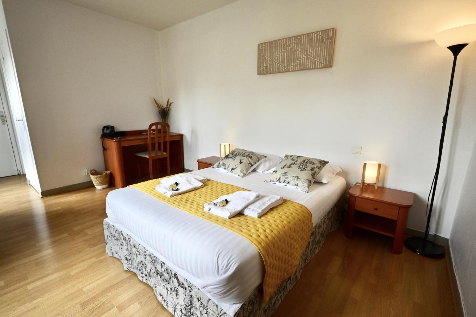 Hotel La Cuisine Des Lulus Montainville  Rum bild