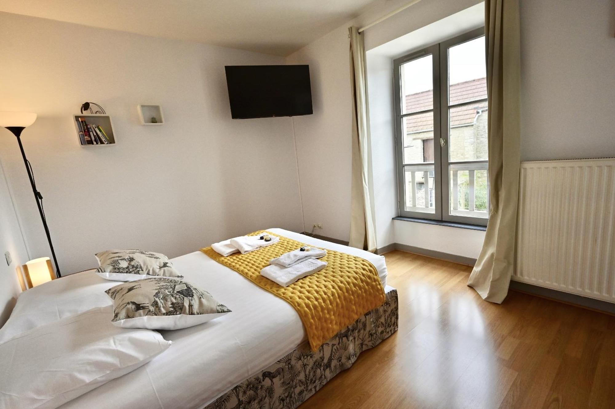 Hotel La Cuisine Des Lulus Montainville  Exteriör bild