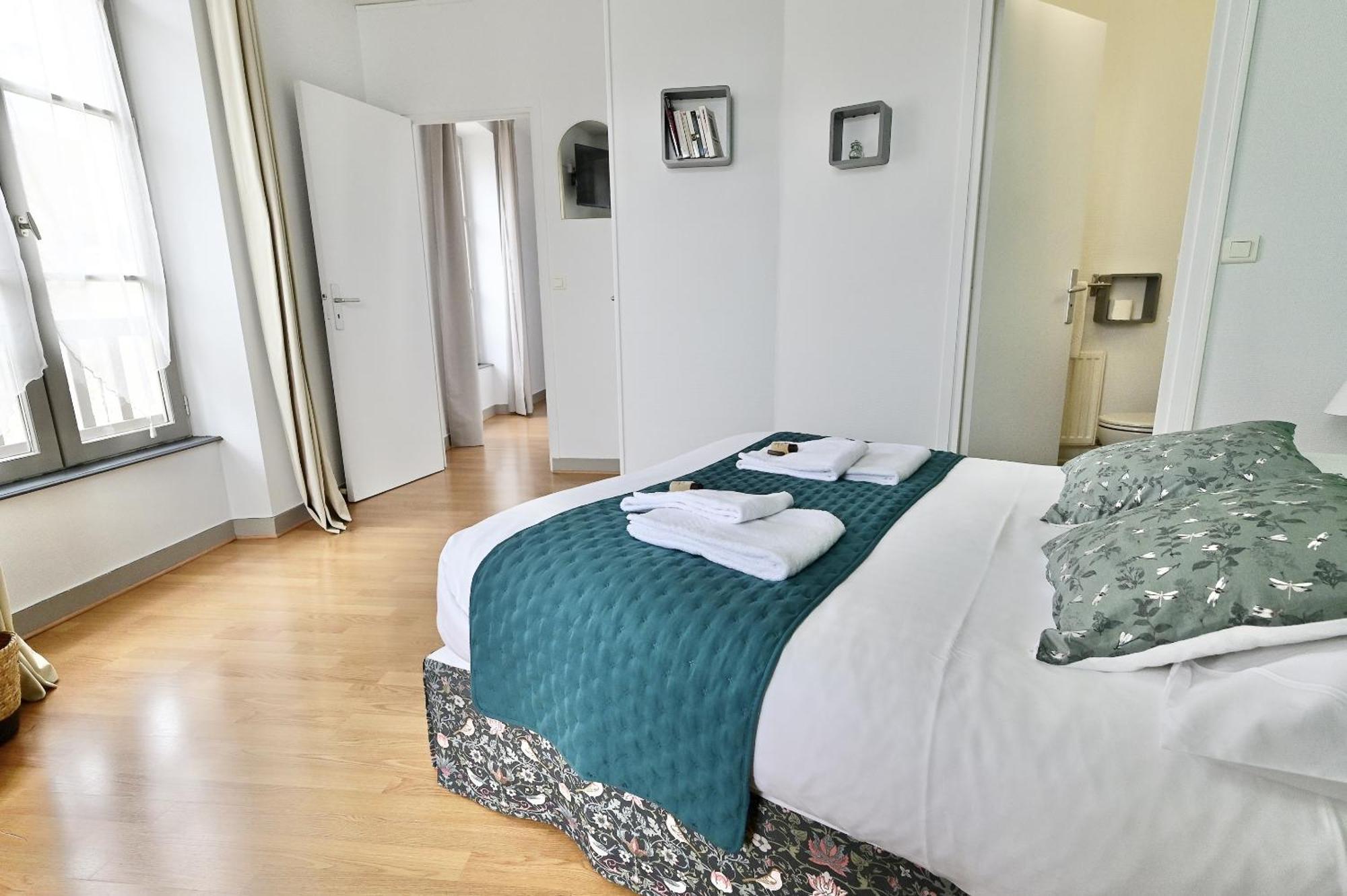 Hotel La Cuisine Des Lulus Montainville  Exteriör bild