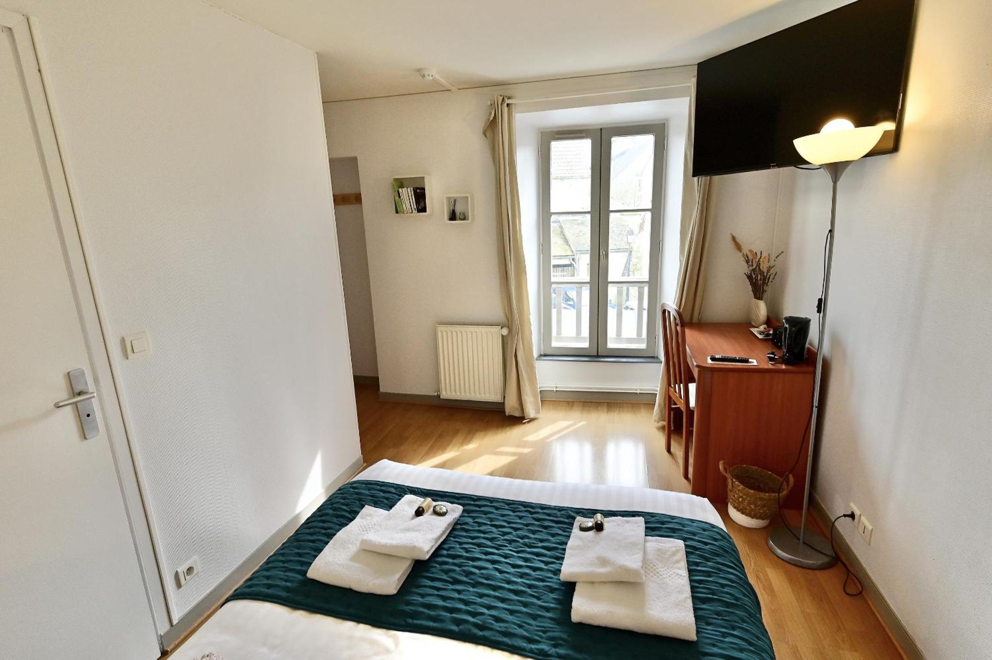 Hotel La Cuisine Des Lulus Montainville  Exteriör bild